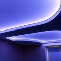 потолки с неоновой подсветкой